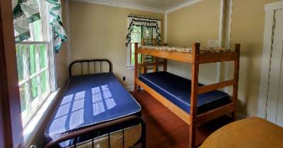 Plummer House Bedroom 1 with twin beds